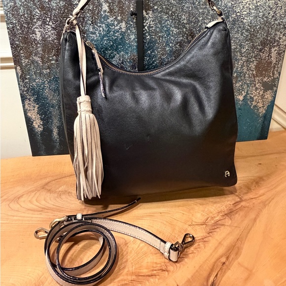 Etienne Aigner Handbags - Etienne Aigner vintage Ava Hobo Bag